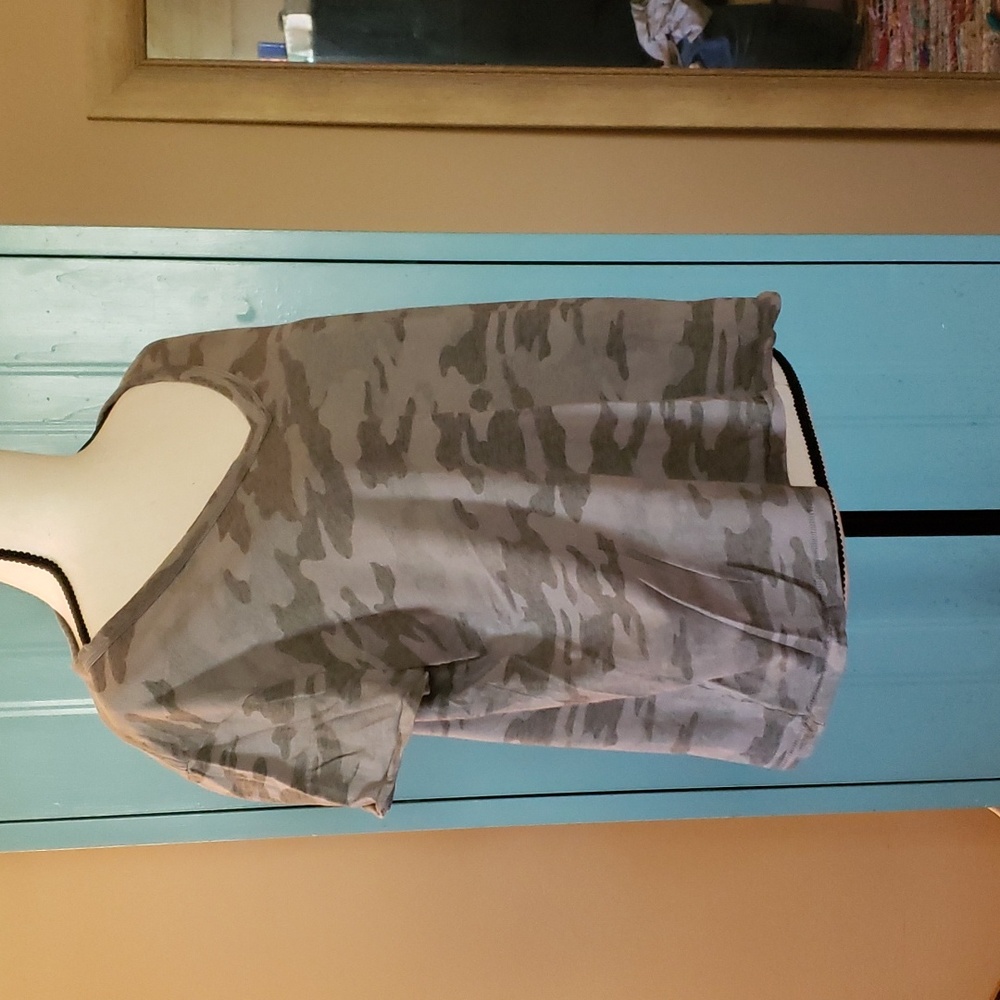 V-Neck Camo T-Shirt Short Sleeve Universal Thread XXL Green